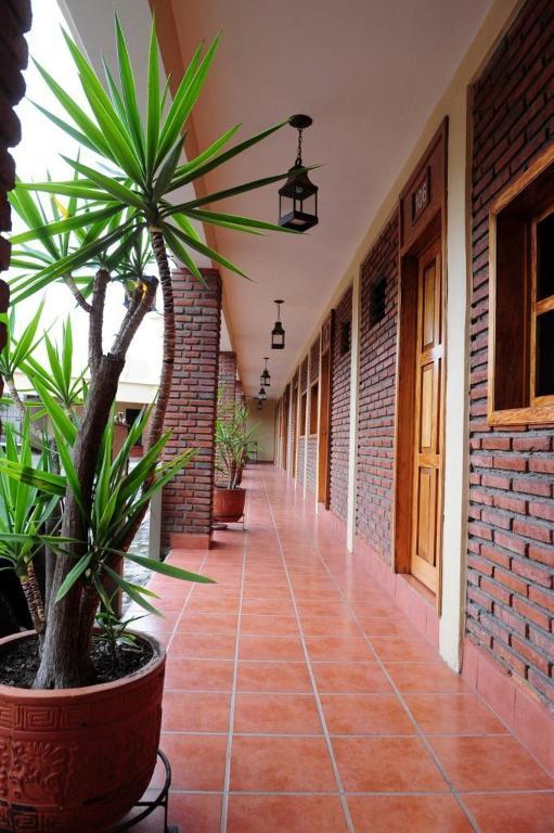 Montroi Hotel Colima Eksteriør billede